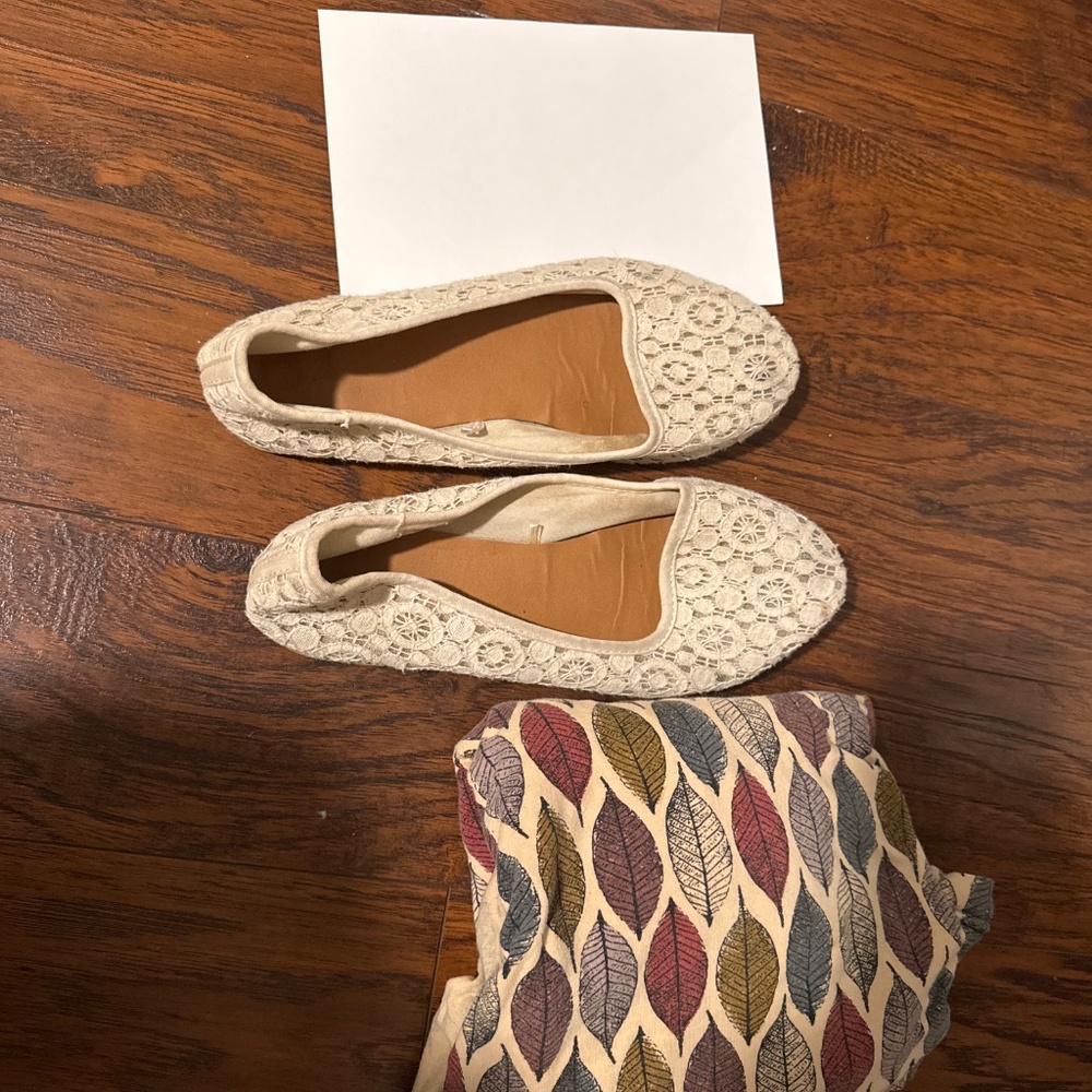 Lace Pattern Ballet Flats - Picture 2 of 2